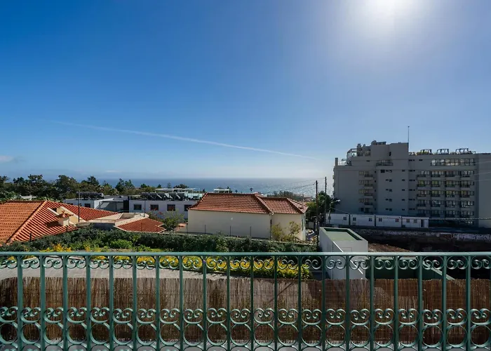 Traditional House Cozy 3-bedroom House * Funchal (Madeira)