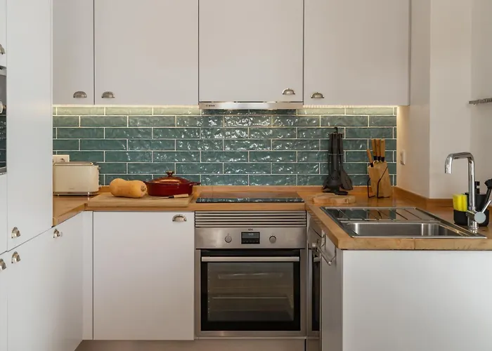 Traditional House Cozy 3-bedroom House בית נופש