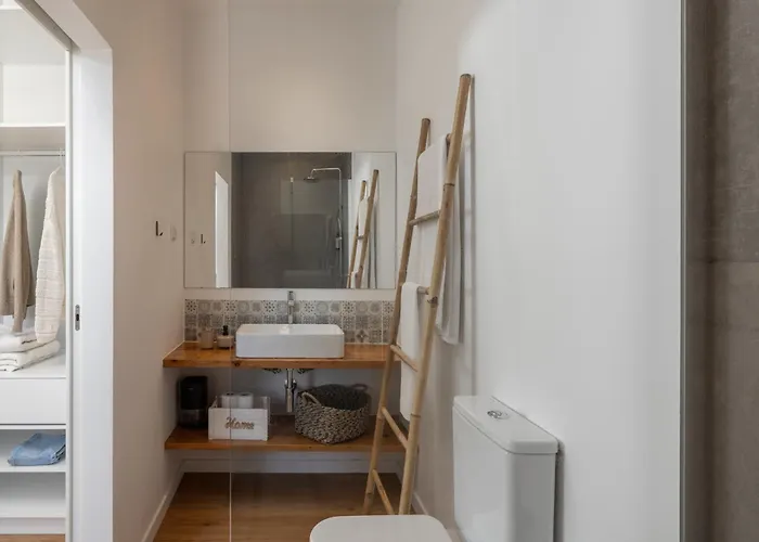 Traditional House Cozy 3-bedroom House *