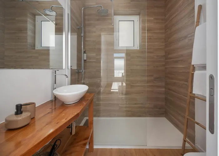 Traditional House Cozy 3-bedroom House פונשל