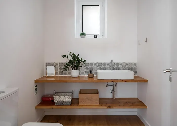 Traditional House Cozy 3-bedroom House בית נופש