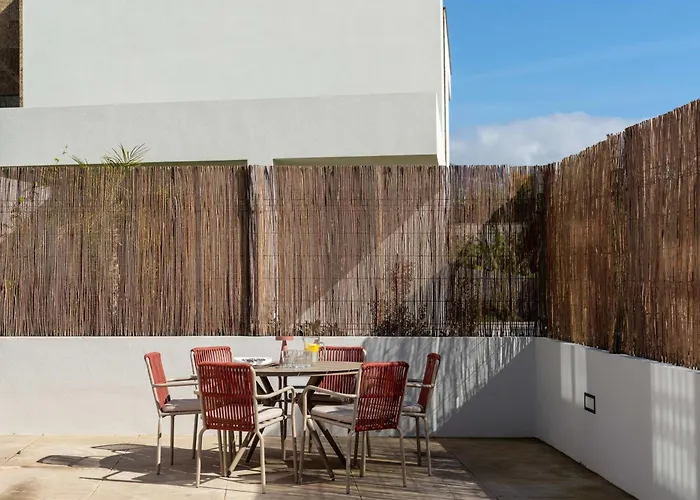 Traditional House Cozy 3-bedroom House