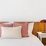 Semesterbostad Traditional House Cozy 3-bedroom House