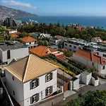 Traditional House Cozy 3-bedroom House *