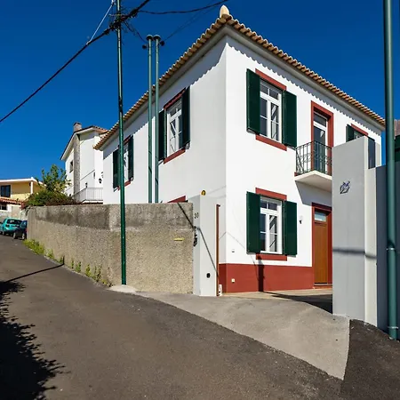 Σπίτι διακοπών Traditional House By An Island