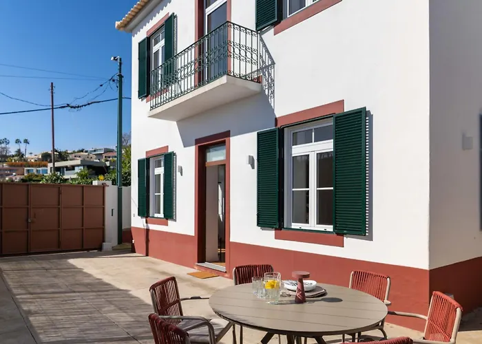 Traditional House Cozy 3-bedroom House Funchal (Madeira)