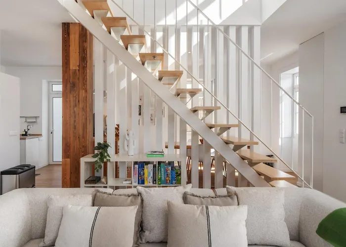 Traditional House Cozy 3-bedroom House Дом отдыха Фуншал