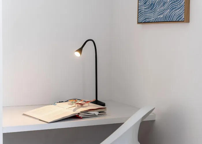 Traditional House Cozy 3-bedroom House Фуншал